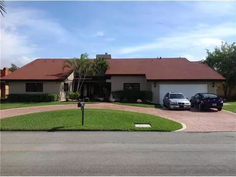 19631 E Oakmont Dr, Hialeah, FL 33015 photo 1