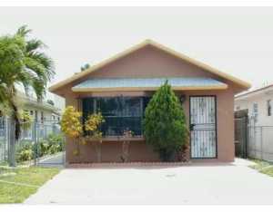 948 W 42 Pl, Hialeah, FL 33012 photo 1
