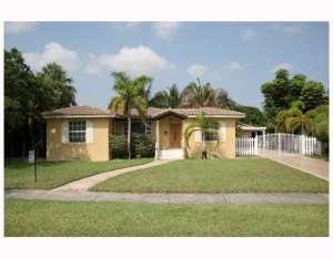 82 Pinecrest Dr, Miami, FL 33166 photo 1