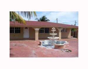 579 E 55 St, Hialeah, FL 33013 photo 1