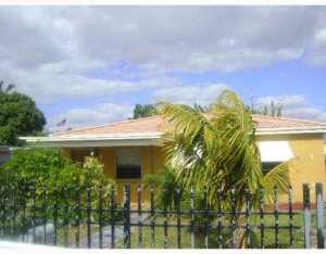 835 E 32 St, Hialeah, FL 33013 photo 1