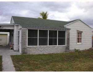 621 NE 3 Pl, Hialeah, FL 33010 photo 1