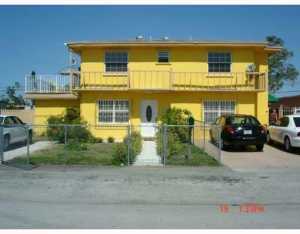 921 E 10 Pl, Hialeah, FL 33010 photo 1