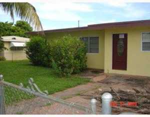 1072 E 20 St, Hialeah, FL 33013 photo 1