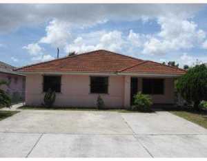 764 SE 8 Pl, Hialeah, FL 33010 photo 1