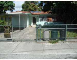825 SE 10 Pl, Hialeah, FL 33010 photo 1