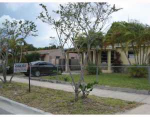 341 E 53 St, Hialeah, FL 33013 photo 1