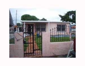 901 E 10 Pl, Hialeah, FL 33010 photo 1