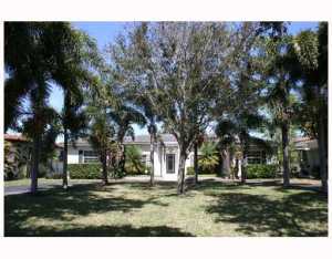 1079 Hunting Lodge Dr, Miami, FL 33166 photo 1