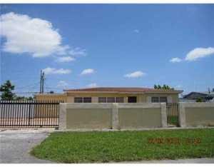 581 W 39 St, Hialeah, FL 33012 photo 1