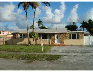 1140 W 70 Pl, Hialeah, FL 33014 photo 1