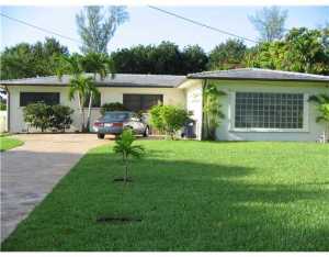 290 Hunting Lodge Dr, Miami, FL 33166 photo 1