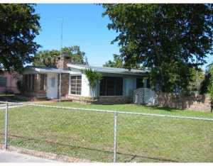 861 Hialeah Dr, Hialeah, FL 33010 photo 1