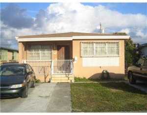 4605 E 9 Ct, Hialeah, FL 33013 photo 1