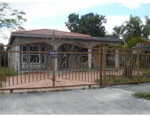 812 E 30 St, Hialeah, FL 33013 photo 1