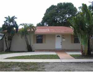 860 SE 6 Pl, Hialeah, FL 33010 photo 1