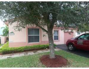 7235 Gleneagle Dr, Hialeah, FL 33014 photo 1