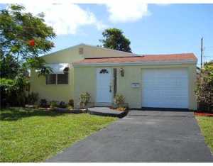 876 W 30 St, Hialeah, FL 33012 photo 1