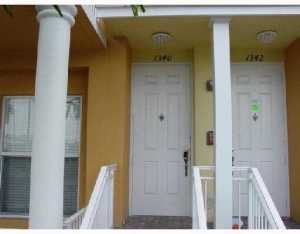 19510 E Oakmont Dr, Hialeah, FL 33015 photo 1