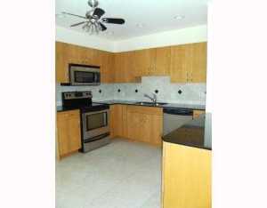 560 E 16 St, Hialeah, FL 33010 photo 1
