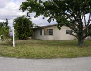 720 E 15 Pl, Hialeah, FL 33010 photo 1