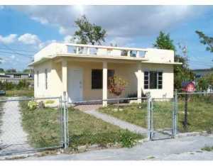 861 E 14 St, Hialeah, FL 33010 photo 1