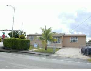 802 W 45 Pl, Hialeah, FL 33012 photo 1