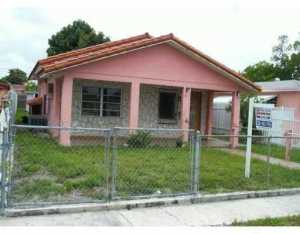 740 E 39 St, Hialeah, FL 33013 photo 1