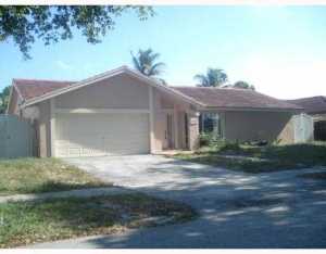 20033 NW 66 Pl, Hialeah, FL 33015 photo 1