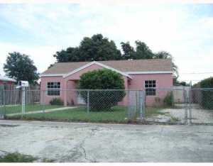 741 SE 3 Pl, Hialeah, FL 33010 photo 1