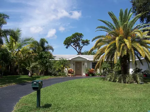 215 Golfview Dr, Tequesta, FL 33469 photo 1