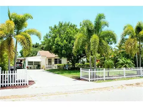 619 SE Dolphin Dr, Stuart, FL 34996 photo 1