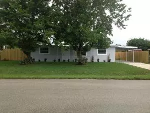 2054 SE Washington St, Stuart, FL 34997 photo 1