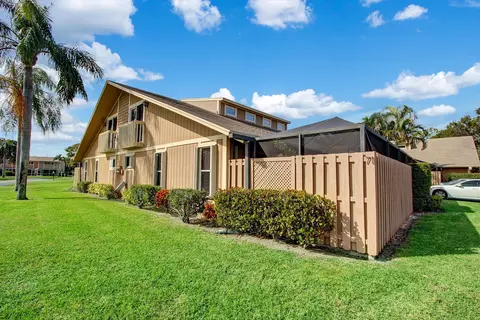 71 Maplecrest Cir, Jupiter, FL 33458 photo 1