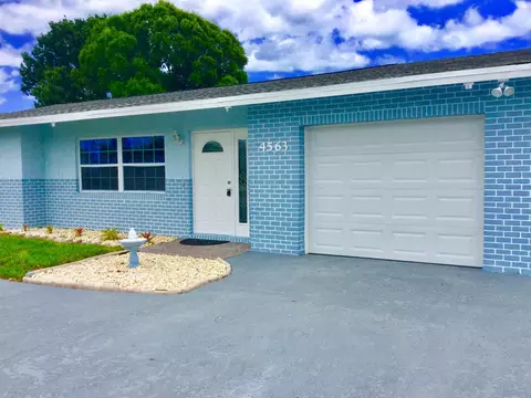 4563 SE Dryfus Ave, Stuart, FL 34997 photo 1