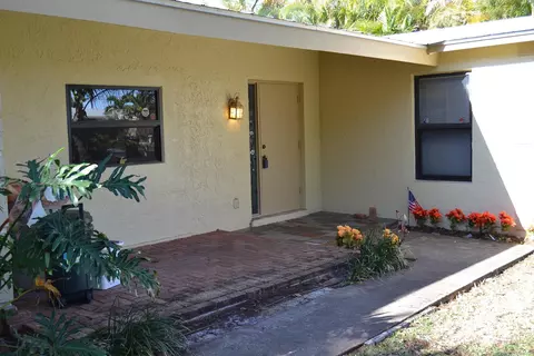 211 SW Winnachee Dr, Stuart, FL 34994 photo 1