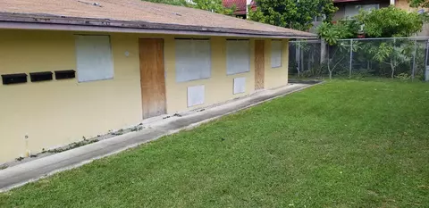 5641 NW 15th St, Lauderhill, FL 33313