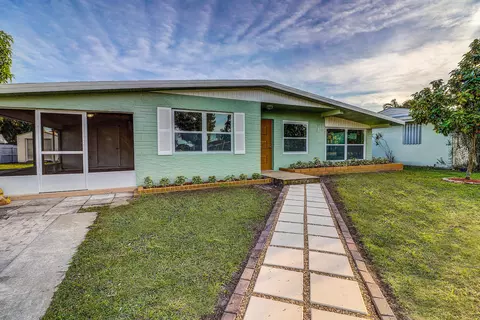 2570 SE Madison St, Stuart, FL 34997 photo 1