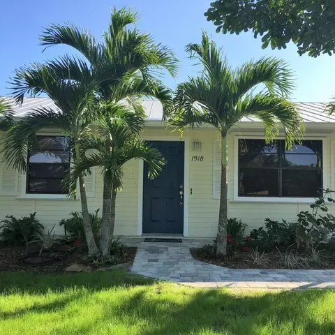 1918 SE Monroe St, Stuart, FL 34997 photo 1
