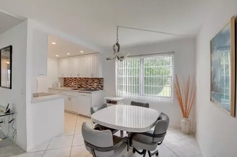 2001 Cornwall A, Boca Raton, FL 33434 photo 1