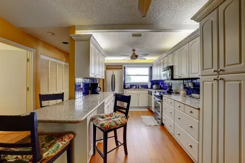 1230 SE Parkview #D9, Stuart, FL 34994 photo 1