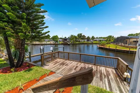 131 SE Paradise Pl, Stuart, FL 34997 photo 1