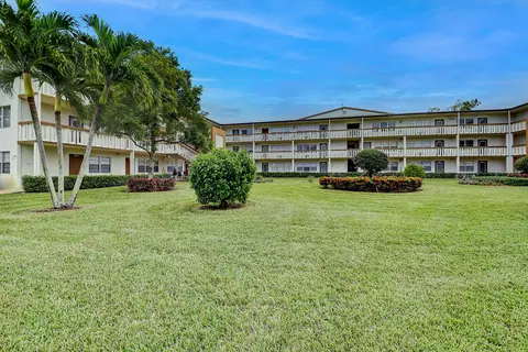 175 Mansfield E, Boca Raton, FL 33434 photo 1