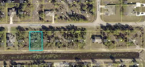 956 Candlelight Dr, Lehigh Acres, FL 33974