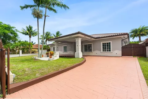 10050 NW 27th, Doral, FL 33172