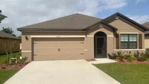 6205 NW Regent St, Port Saint Lucie, FL 34983