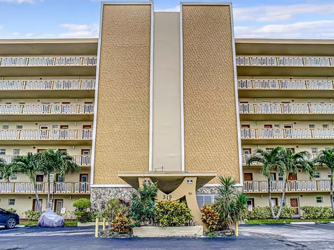 319 NE 14th #704, Hallandale Beach, FL 33009
