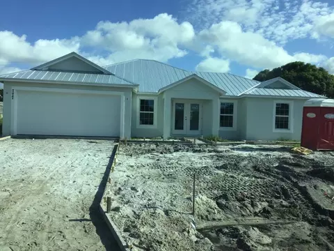 777 SEssex Dr, Port Saint Lucie, FL 34984