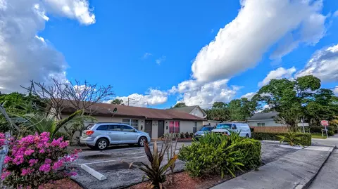 131 N E St, Lake Worth, FL 33460