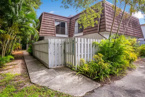 1984 NE Dixie Hwy #2, Jensen Beach, FL 34957